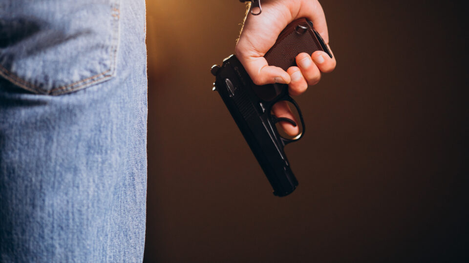 Morte de gari em BH com arma de delegada: limites da responsabilidade penal e administrativa