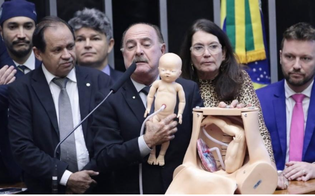 CCJ da Câmara aprova fim do aborto