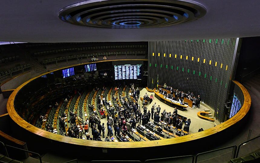 Câmara aprova aumento do número de deputados de 513 para 531