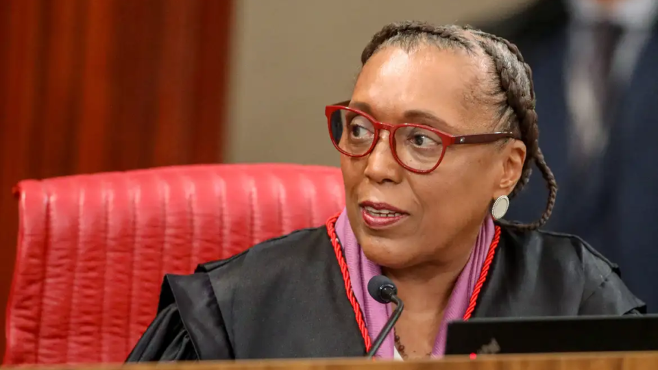 Ministra do TSE é vítima de racismo em evento público