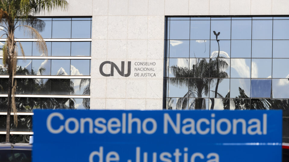 CNJ pune juíza por negar aborto legal