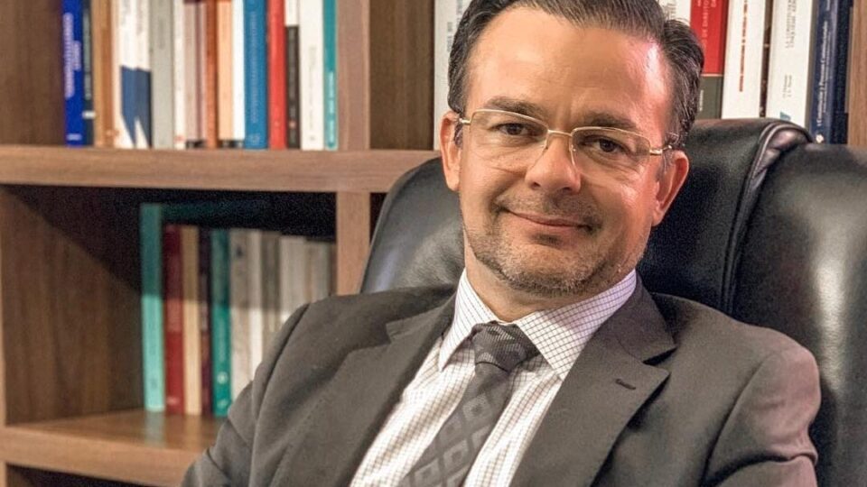 Persona Non Grata no Direito Internacional: análise jurídica do caso Walber Agra na Bolívia