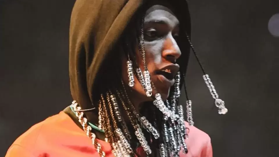 Rapper Oruam se torna réu de tentativa de homicídio contra policiais: Como a segunda lei de Newton pode comprovar o dolo eventual?