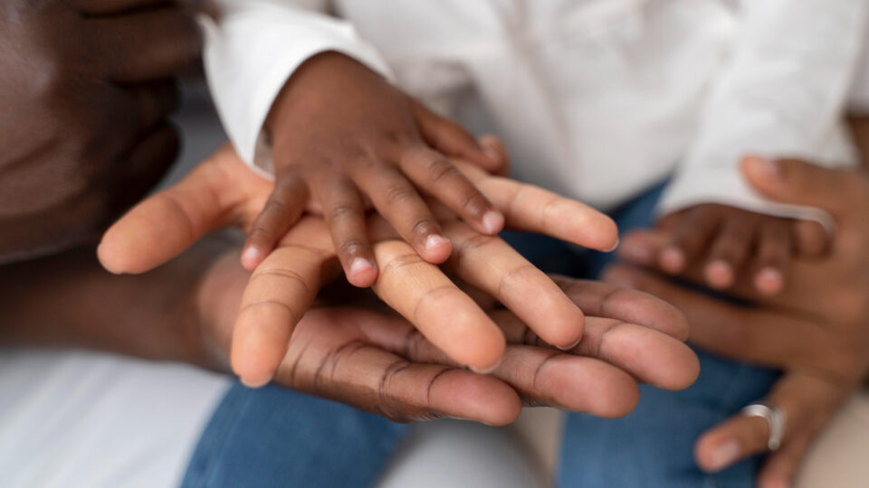 Família se faz com presença, não com DNA: decisões importantes do STJ sobre socioafetividade