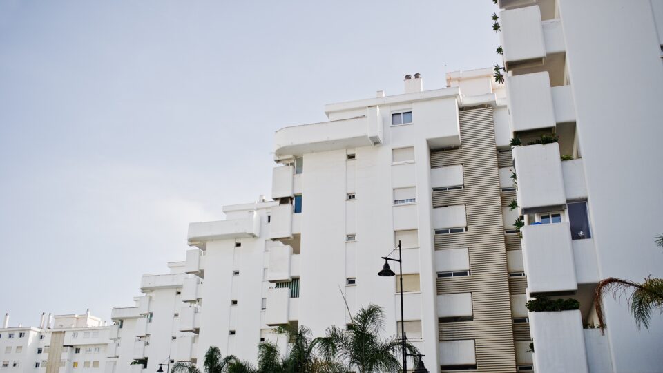 Juiz pode proibir o imóvel para aluguel via Airbnb em condomínio residencial?