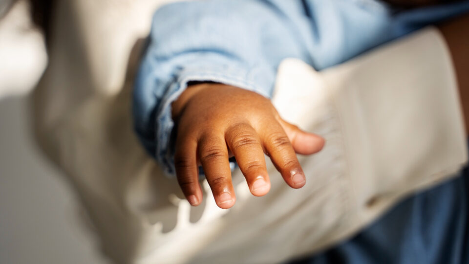 Abandono afetivo é ato ilícito gerador de reparação de danos: entenda a lei 15.240/2025 que alterou o ECA