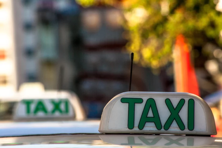 Isenção de IPI para taxistas: primeira aquisição de veículo não exige exercício prévio da atividade